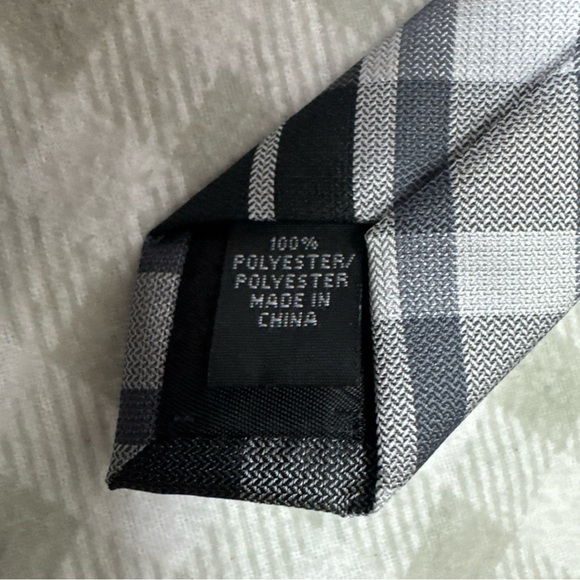 Calvin Klein Men's Neck Tie Grey Plaid Polyester - Picture 3 of 6
